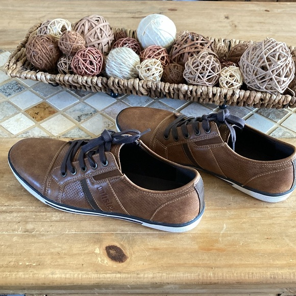 Unlisted A Kenneth Cole Production. Mens, Shiny Crown Size 9 shoes. - Picture 2 of 4